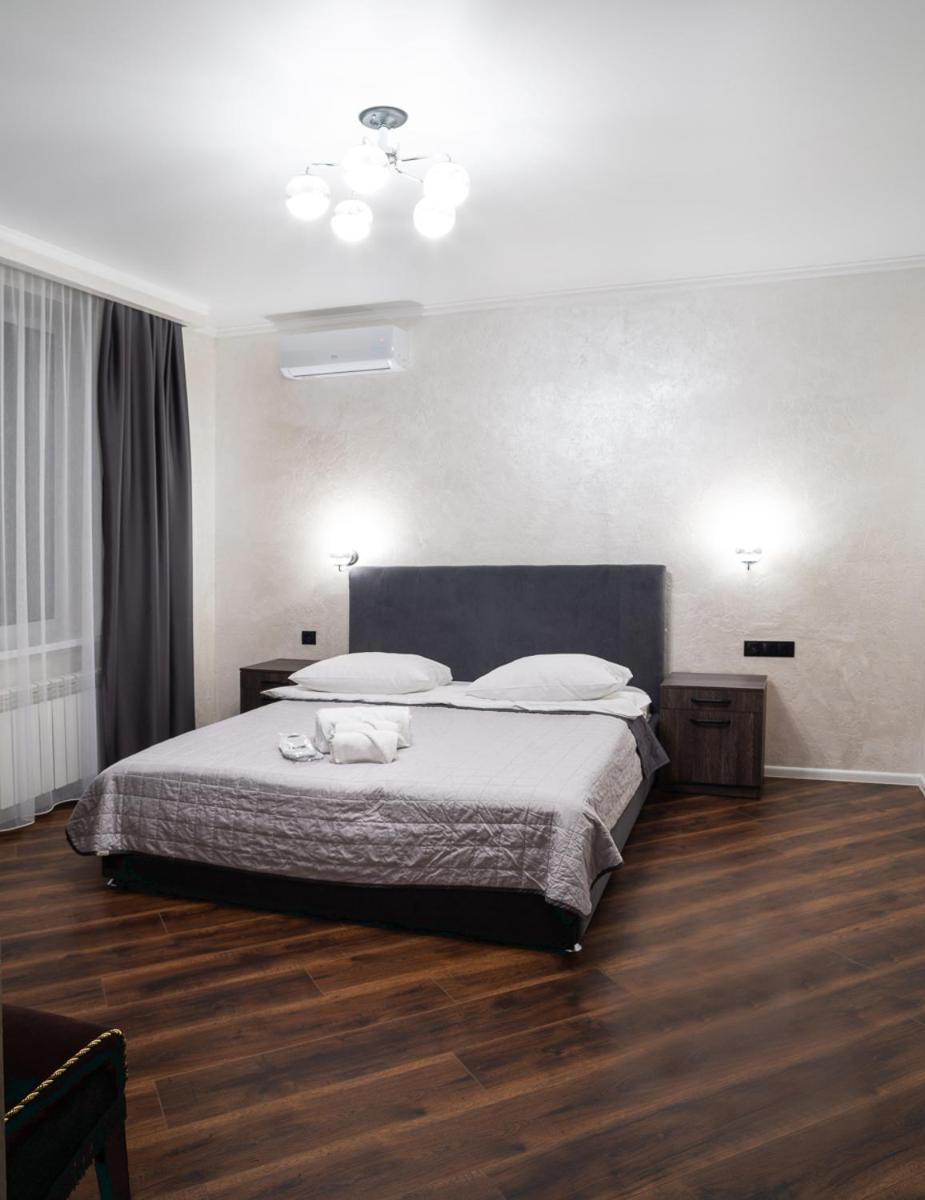 Hotel Safari-Club à Vinnytsia Extérieur photo