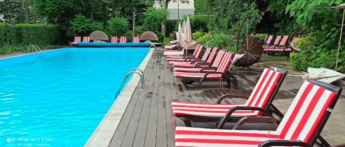 Hotel Safari-Club à Vinnytsia Extérieur photo