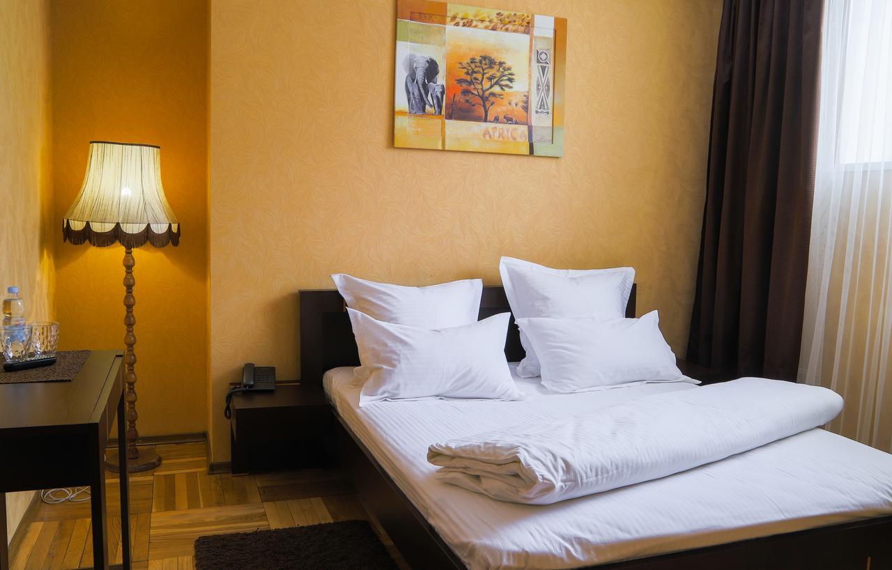 Hotel Safari-Club à Vinnytsia Extérieur photo