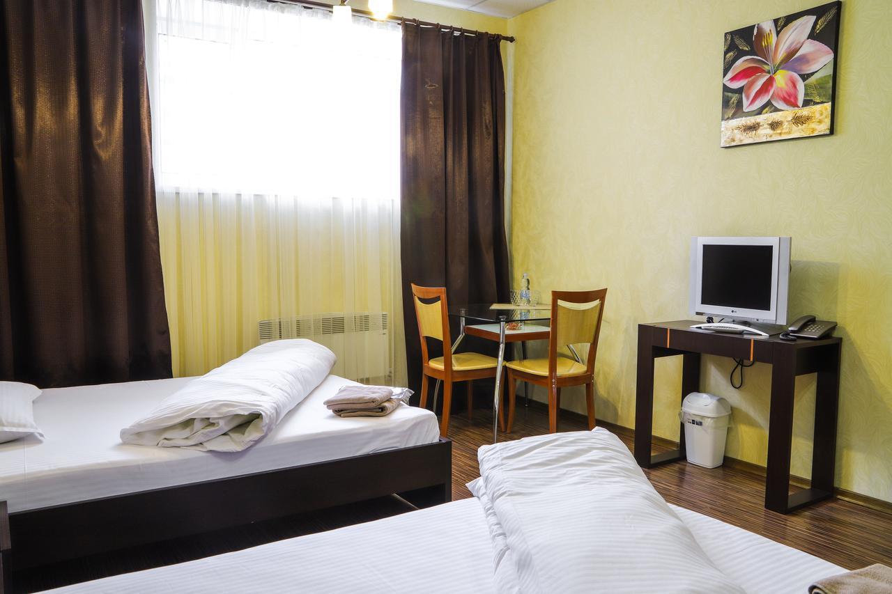 Hotel Safari-Club à Vinnytsia Extérieur photo