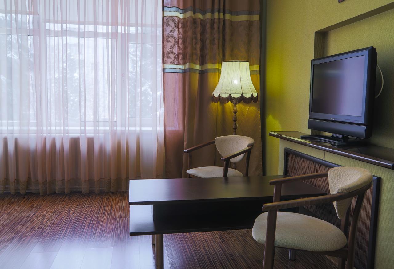 Hotel Safari-Club à Vinnytsia Extérieur photo