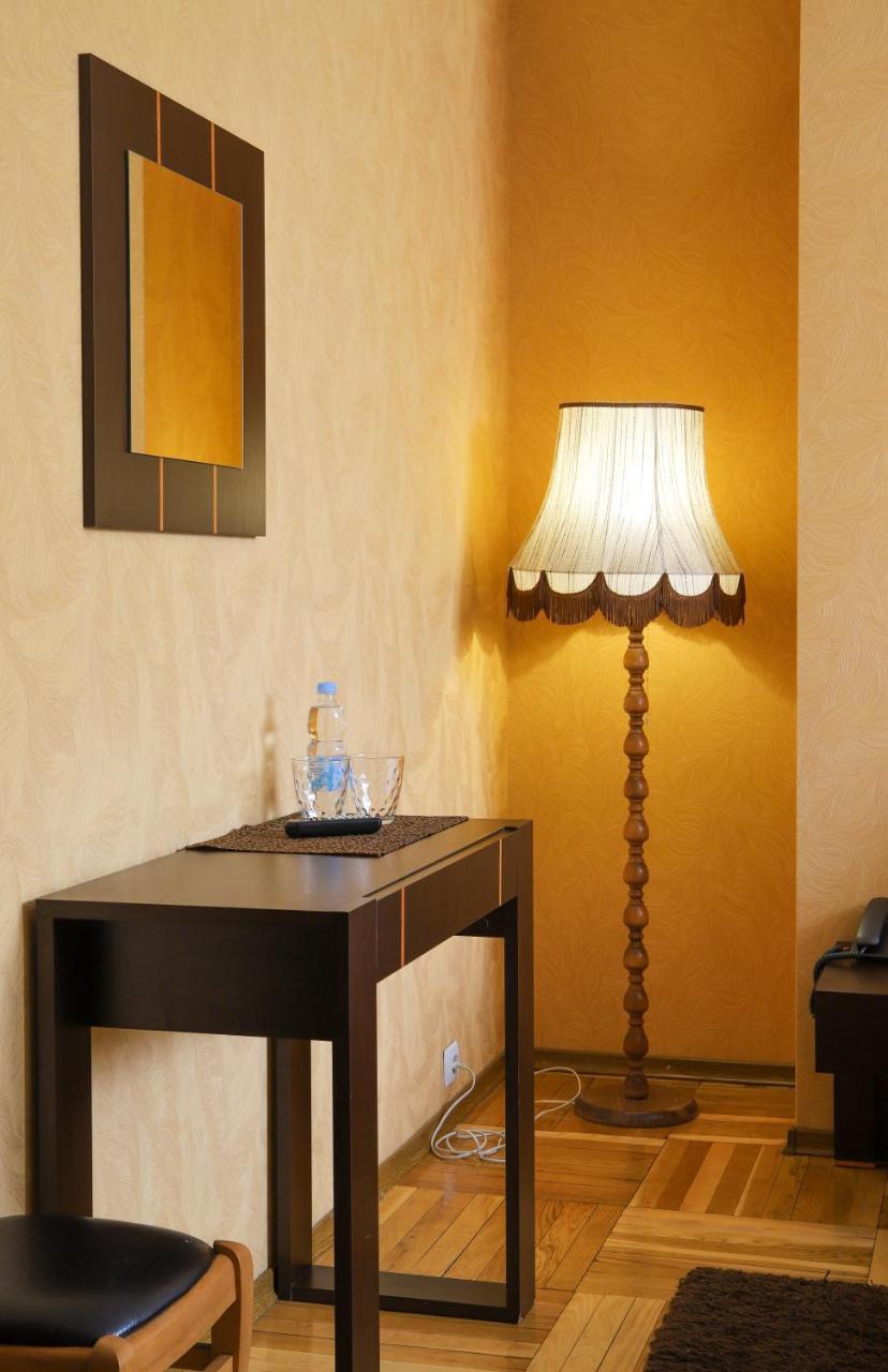 Hotel Safari-Club à Vinnytsia Extérieur photo