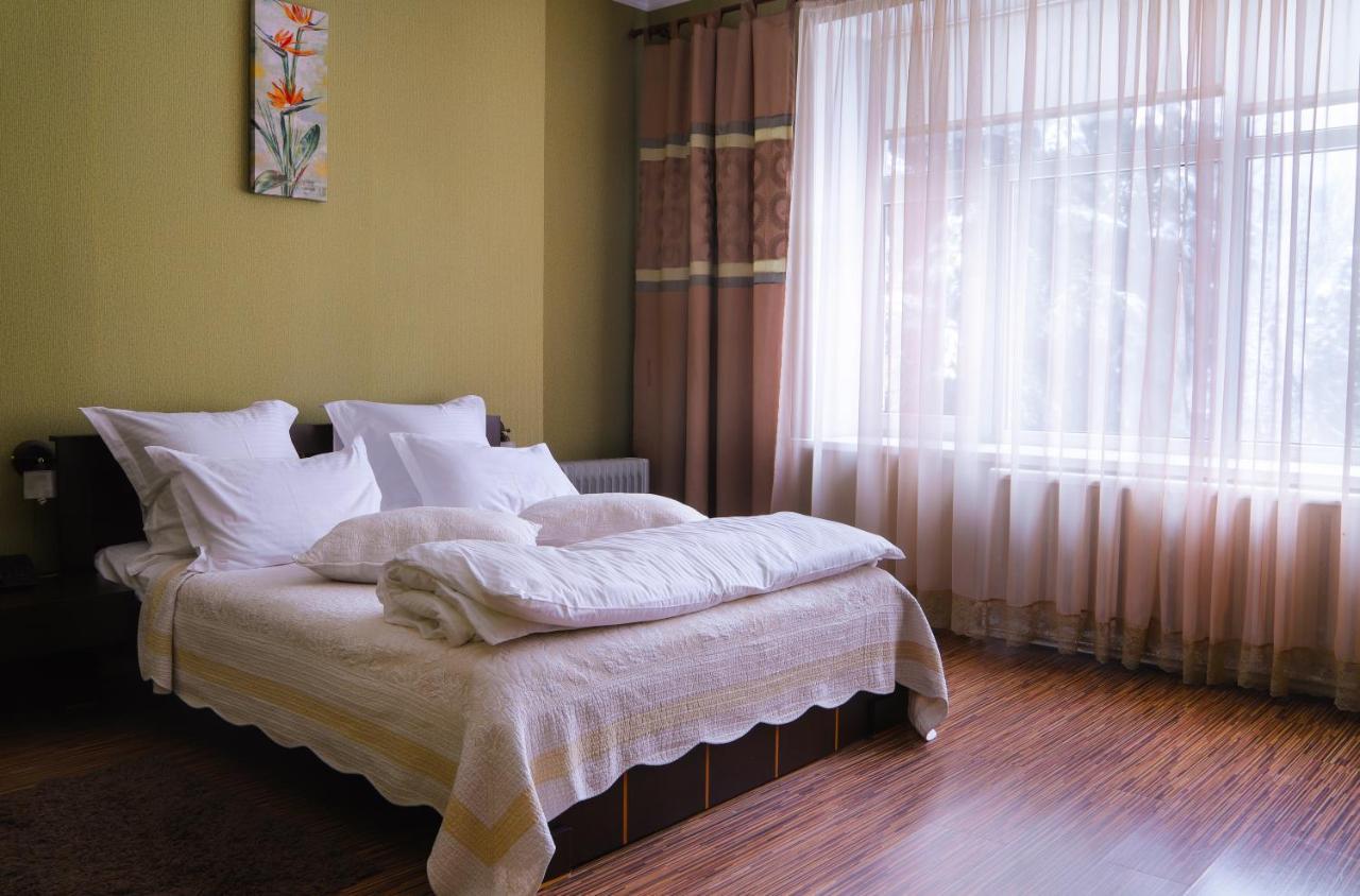 Hotel Safari-Club à Vinnytsia Extérieur photo